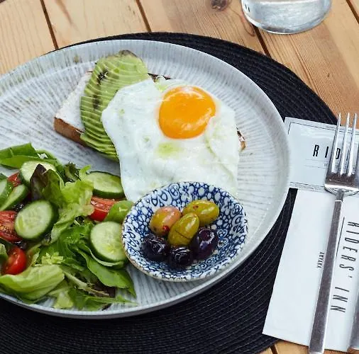 No 22 Riders' מלון